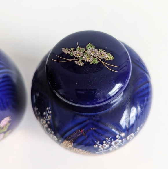Set/ 2 Vintage Porcelain Cobalt Blue Lidded Ginger Jar Peacock Floral Vase - Picture 8 of 16